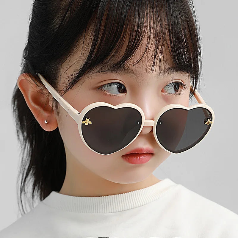 kids heart sunglasses, candy colour eyewear, UV400 kids glasses, cute cartoon sunglasses, trendy children’s eyewear, girls outdoor sunglasses, fashionable cat-eye frames, heart-shaped sun glasses, stylish kids eyewear, lightweight UV protection