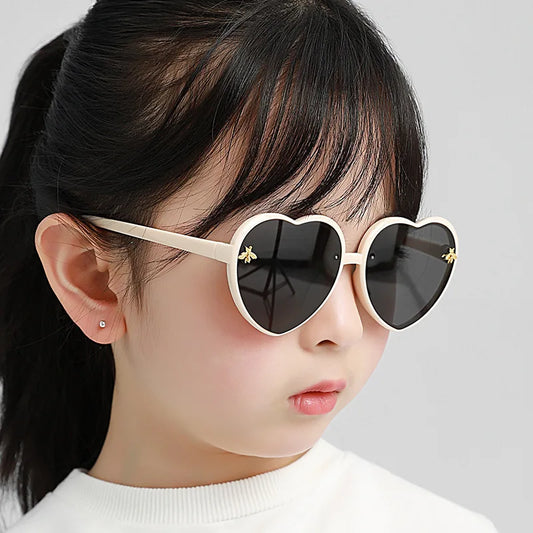 kids heart sunglasses, candy colour eyewear, UV400 kids glasses, cute cartoon sunglasses, trendy children’s eyewear, girls outdoor sunglasses, fashionable cat-eye frames, heart-shaped sun glasses, stylish kids eyewear, lightweight UV protection